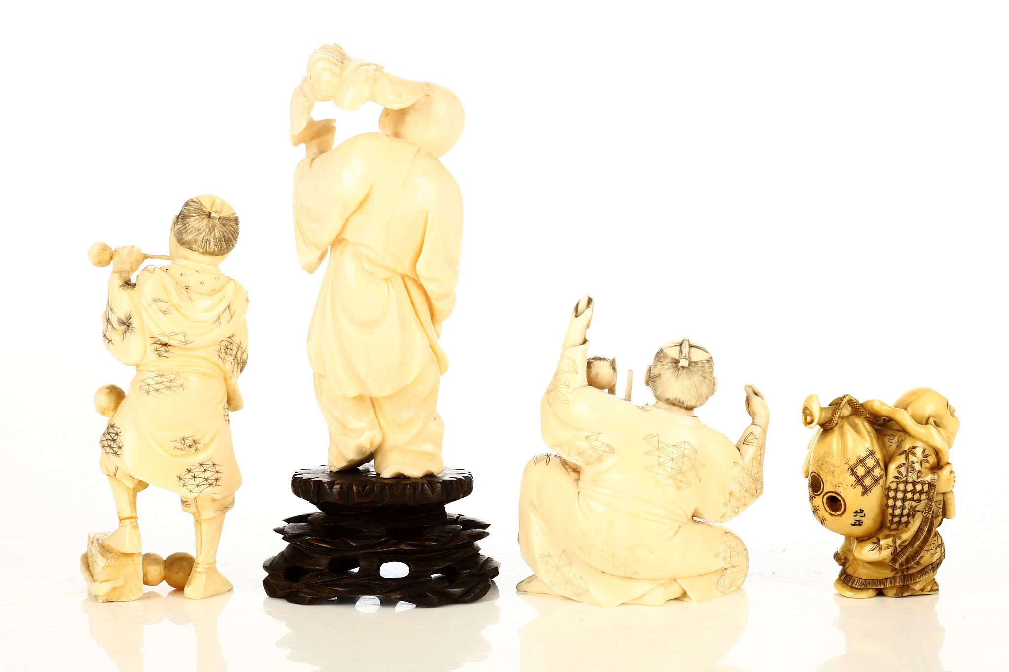 Four Japanese ivory okimono carvings. Meiji period. Depicting Hotei, and farmers. (4) - Image 2 of 2