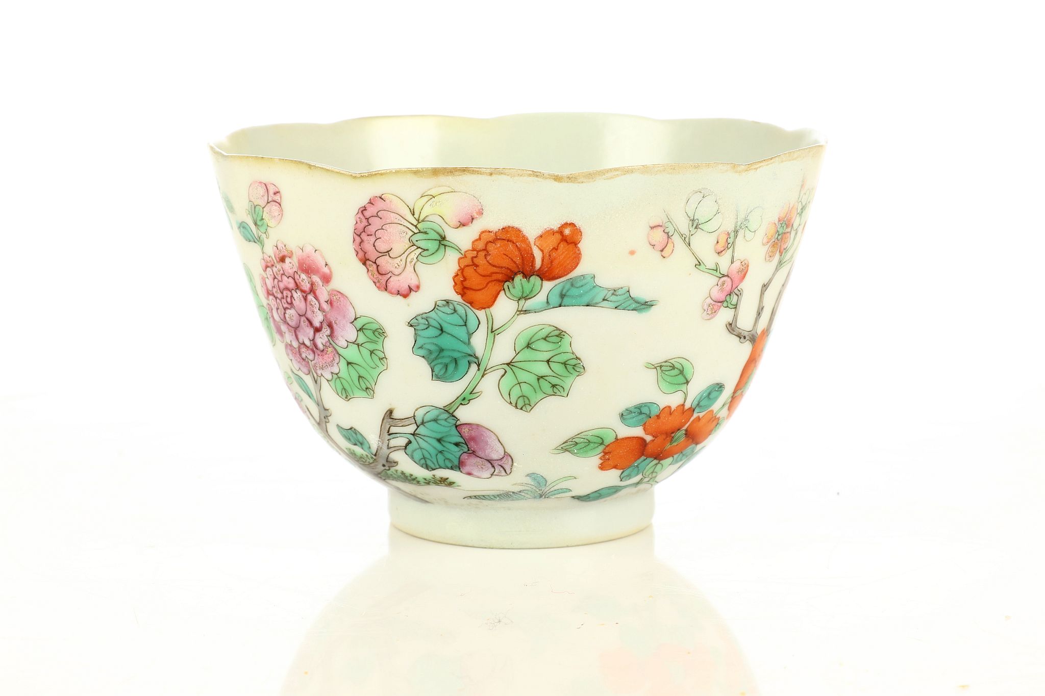 A Chinese famille rose scalloped rim edge bowl, Jiaqing seal (1795 - 1820) mark and probably of