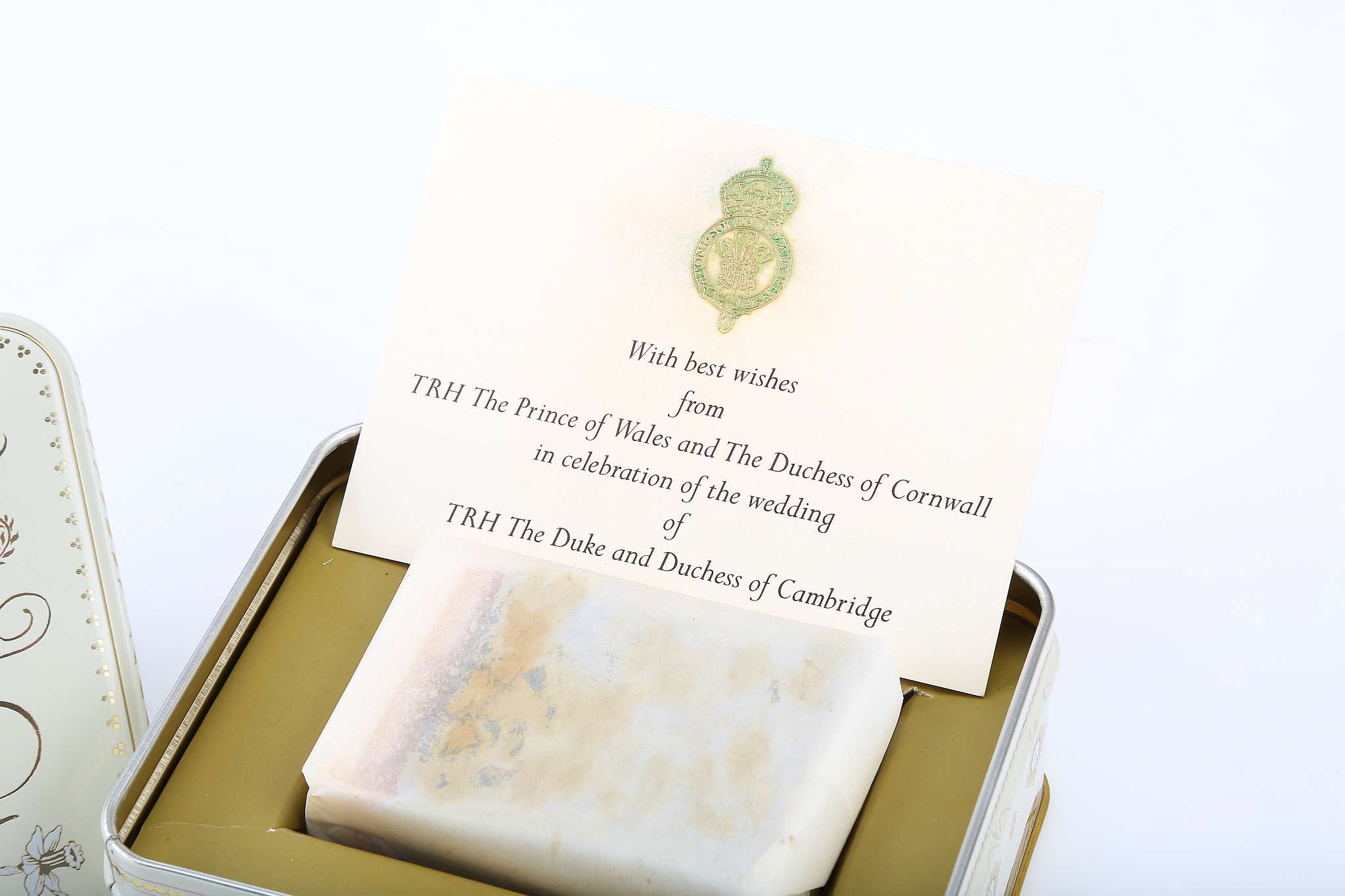 WEDDING CAKE: TRH THE DUKE and DUCHESS of CAMBRIDGE. - A slice of wedding cake (fruit cake), wrapped - Image 2 of 4