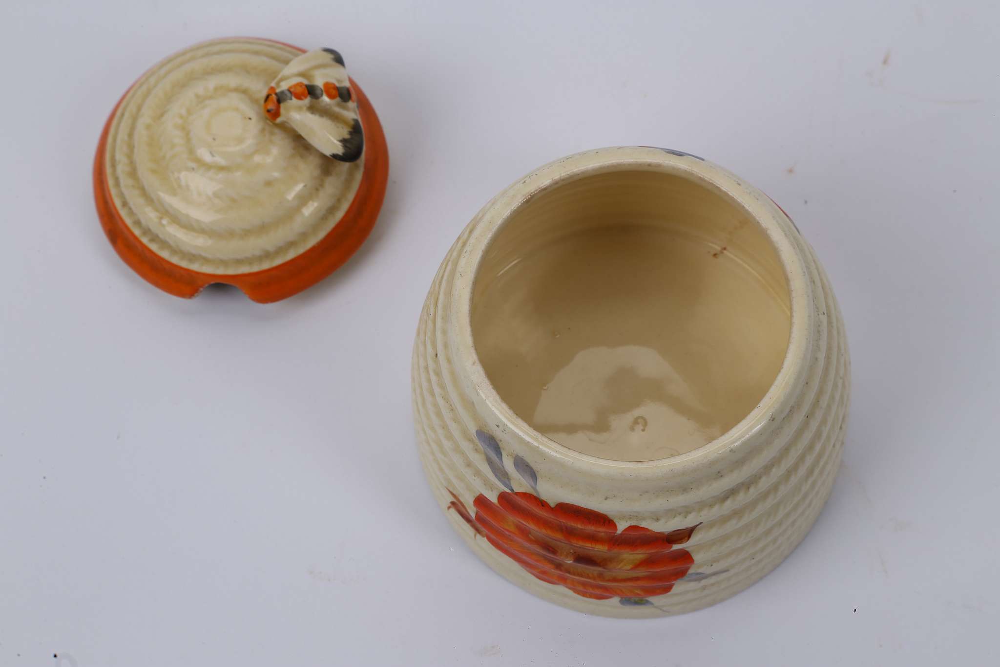 CLARICE CLIFF NASTURTIUM PATTERN BEEHIVE HONEY POT, circa 1930, painted in colours, stamped - Image 4 of 5