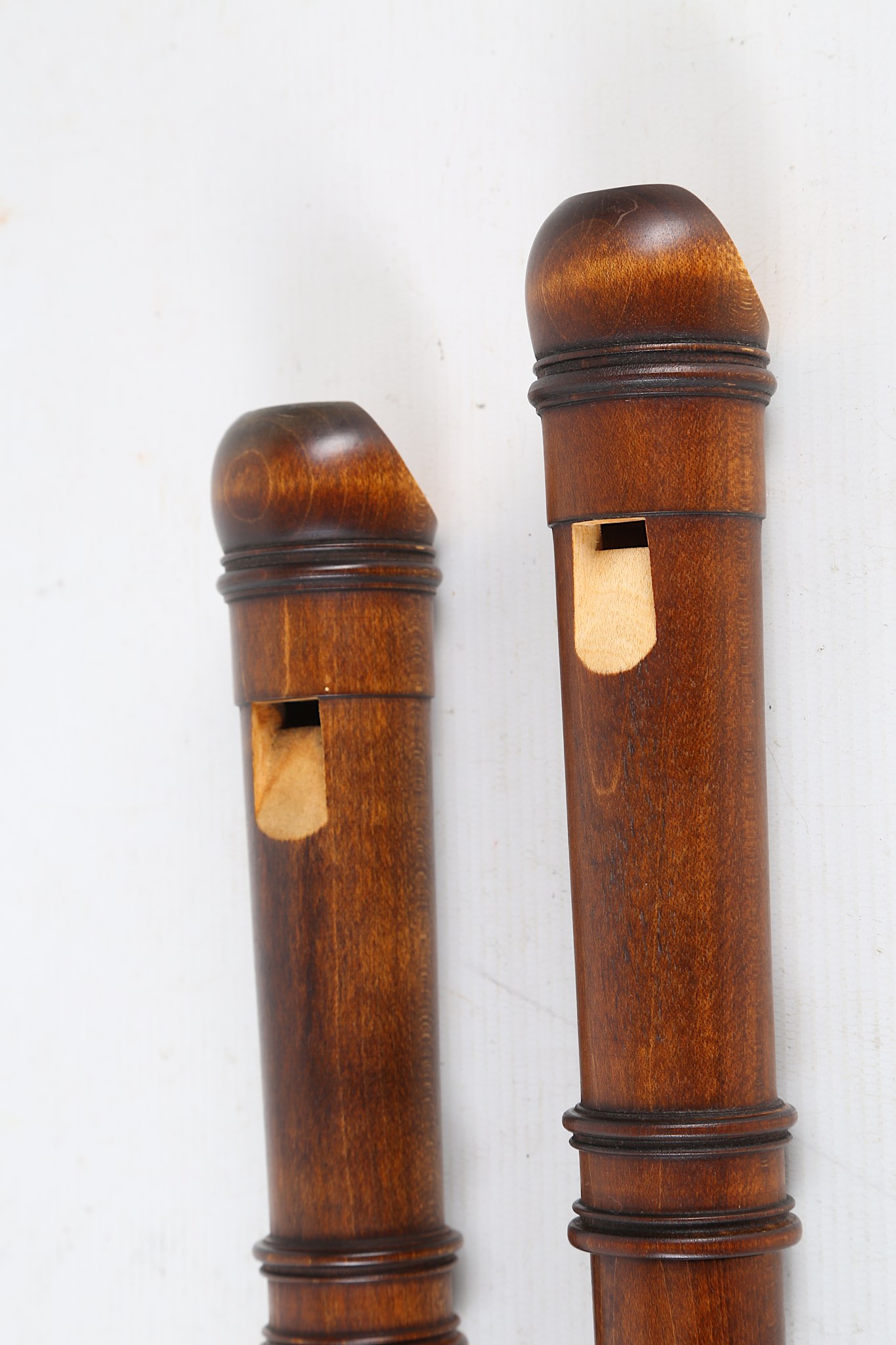 Two Praetorius trebles. Both are made out of maple, stained in brown colour. In very good condition. - Image 3 of 4