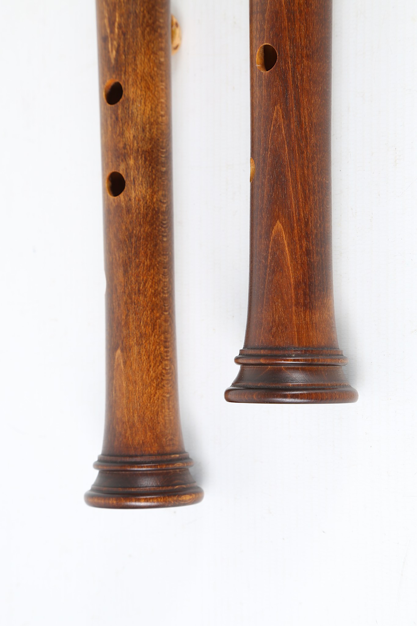 Two Praetorius trebles. Both are made out of maple, stained in brown colour. In very good condition. - Image 4 of 4