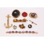 A collection of novelty / antique costume jewellery, Including a synthetic colour change alexandrite