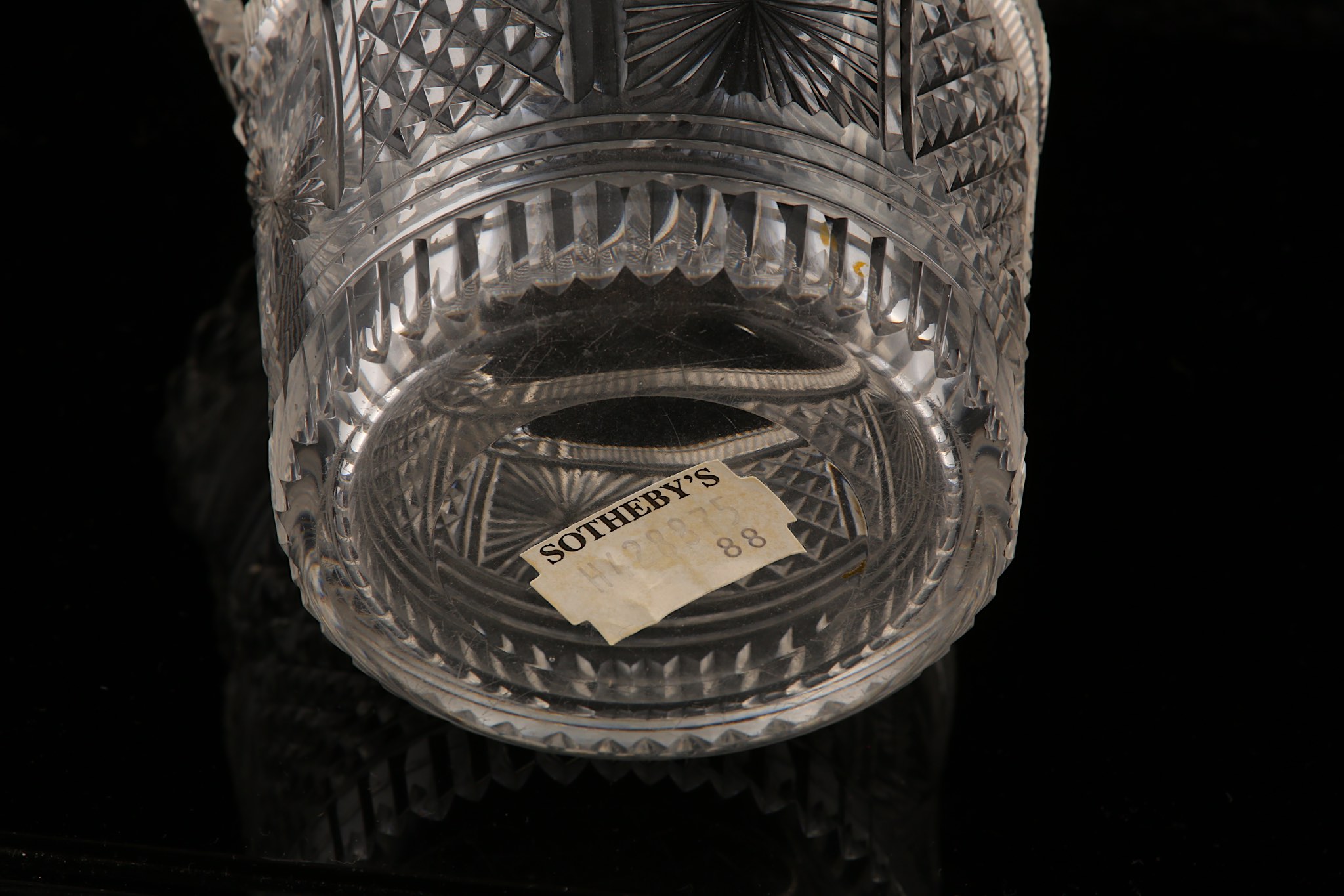 AN RARE IRISH CUT GLASS PIGGIN, circa 1820, of slightly tapered bucket shape, cut with alternating - Image 5 of 5