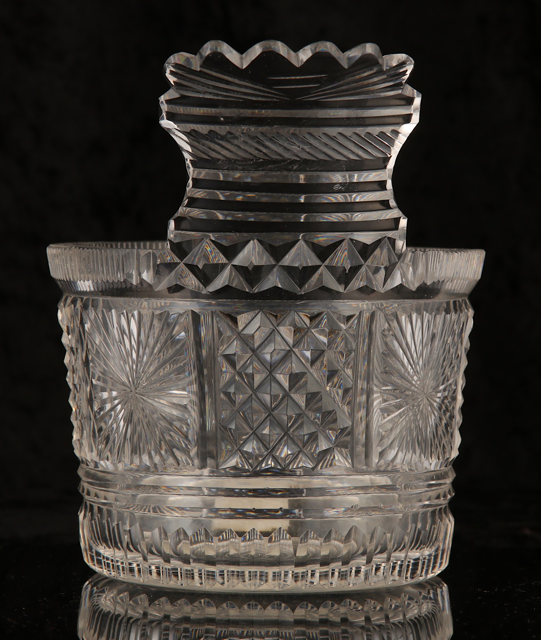 AN RARE IRISH CUT GLASS PIGGIN, circa 1820, of slightly tapered bucket shape, cut with alternating - Image 3 of 5