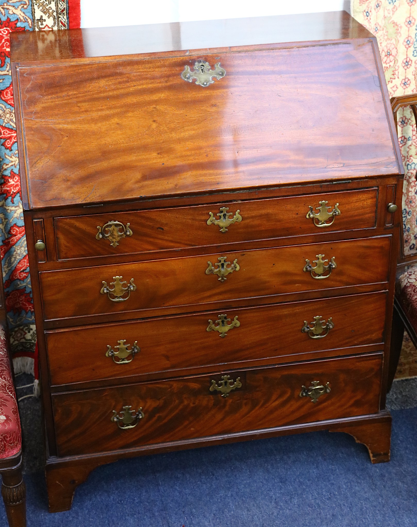 A small Georgian mahogany bureau, with fall front concealing fitted interior, 69.5cm wide.