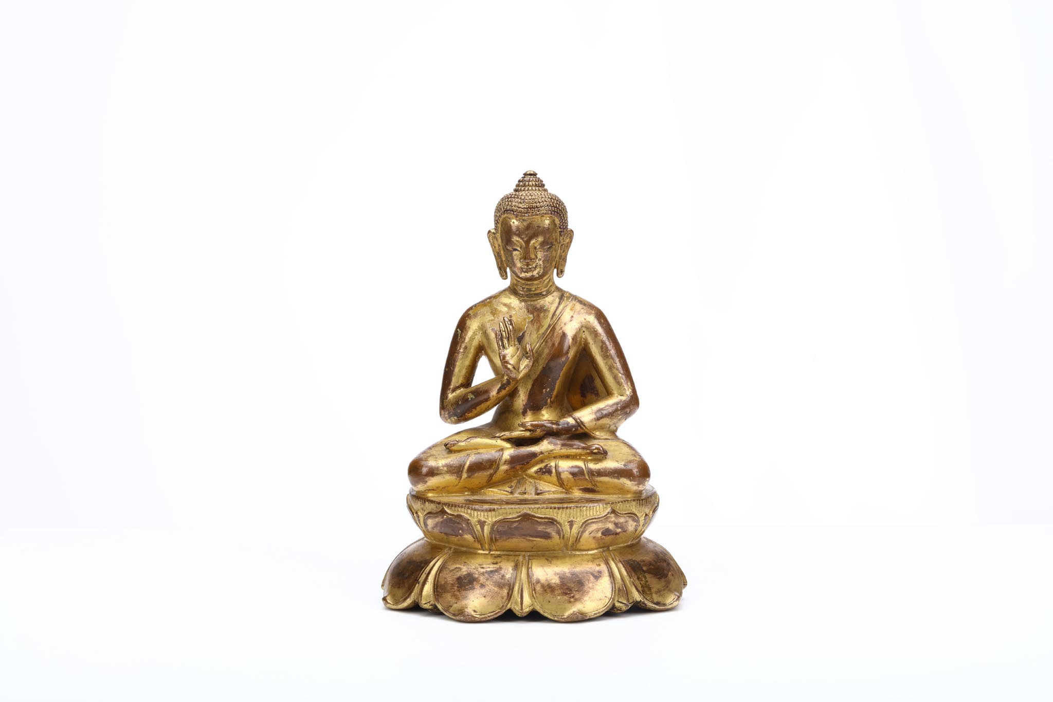 A GILT COPPER FIGURE OF AMOGHASIDDHI. Nepal, 16th / 17th Century. Seated on a double lotus base, the - Bild 2 aus 7