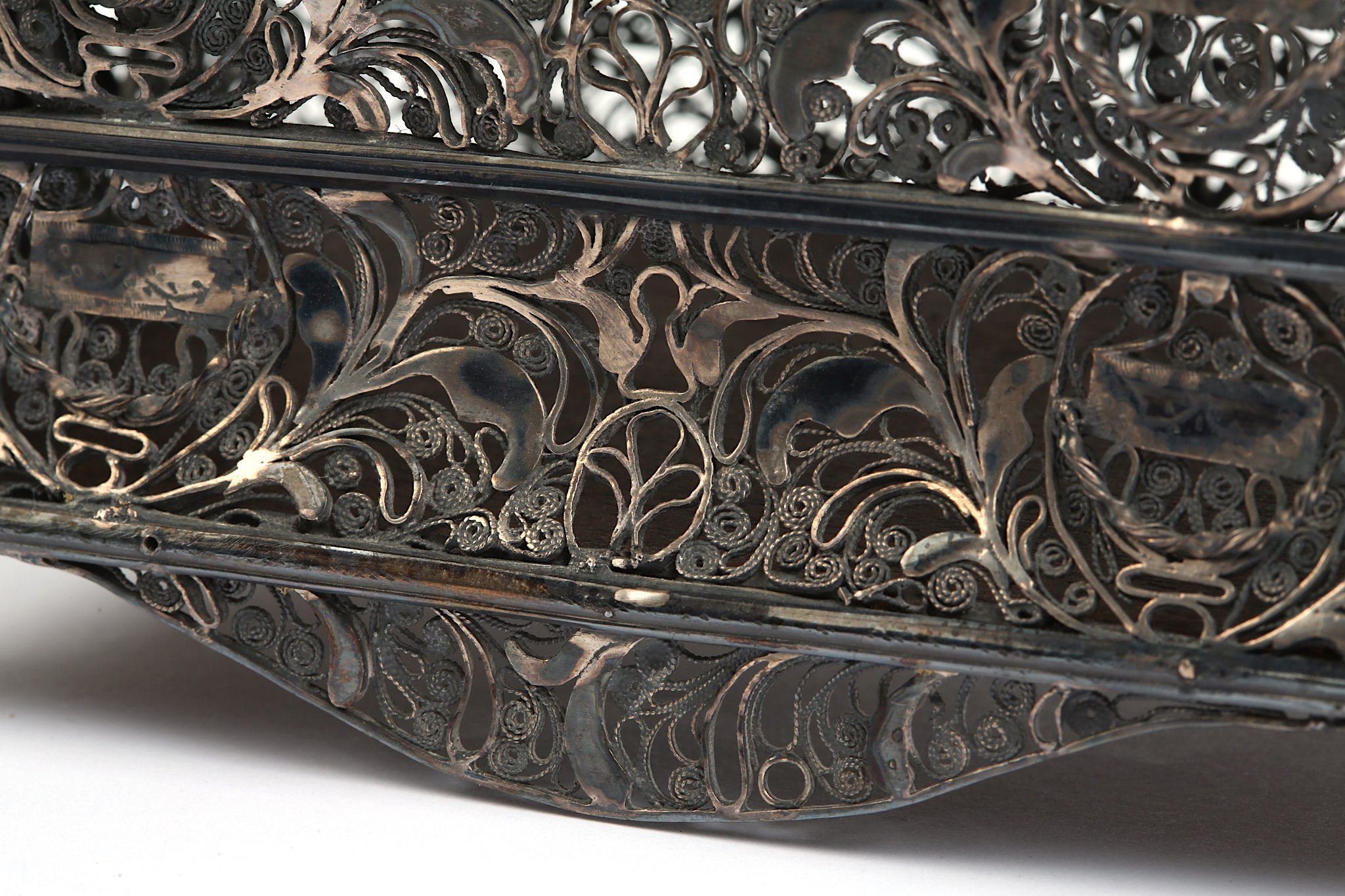 A LATE 18TH / 19TH CENTURY INDO-PORTUGUESE SILVER FILIGREE CASKET PROBABLY GOA modelled as a bombe - Image 5 of 8
