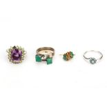 A group of jewellery, comprising four rings and a pair of emerald earstuds (5)