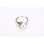 A cultured pearl ring, The cultured pearl of silver tint, stamped 750, ring size G½
