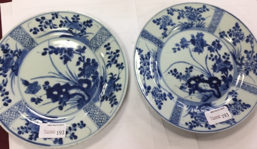 A pair of Chinese export blue and white plates depicting phoenix, 21. - Image 5 of 5