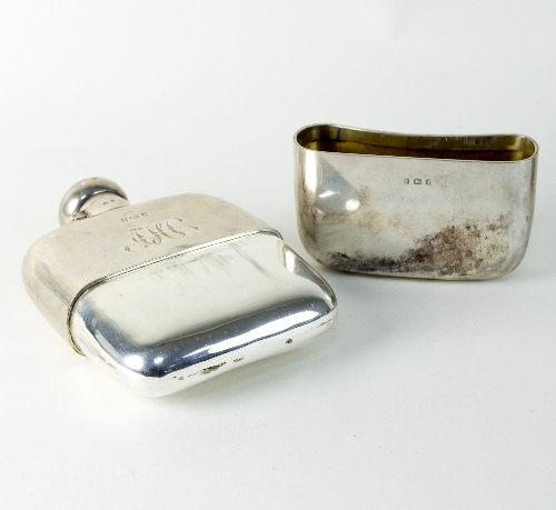 An Edwardian silver hip flask, Birmingham 1908, with pull-off cup and a smaller hip flask, - Bild 2 aus 2