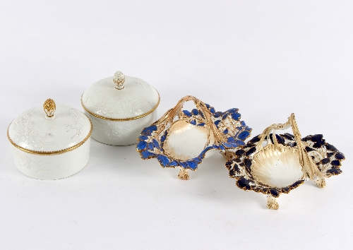 A pair of Derby circular boxes and covers, circa 1820,