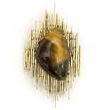 A tiger's eye brooch set in an 18ct gold stylised frame, 9.