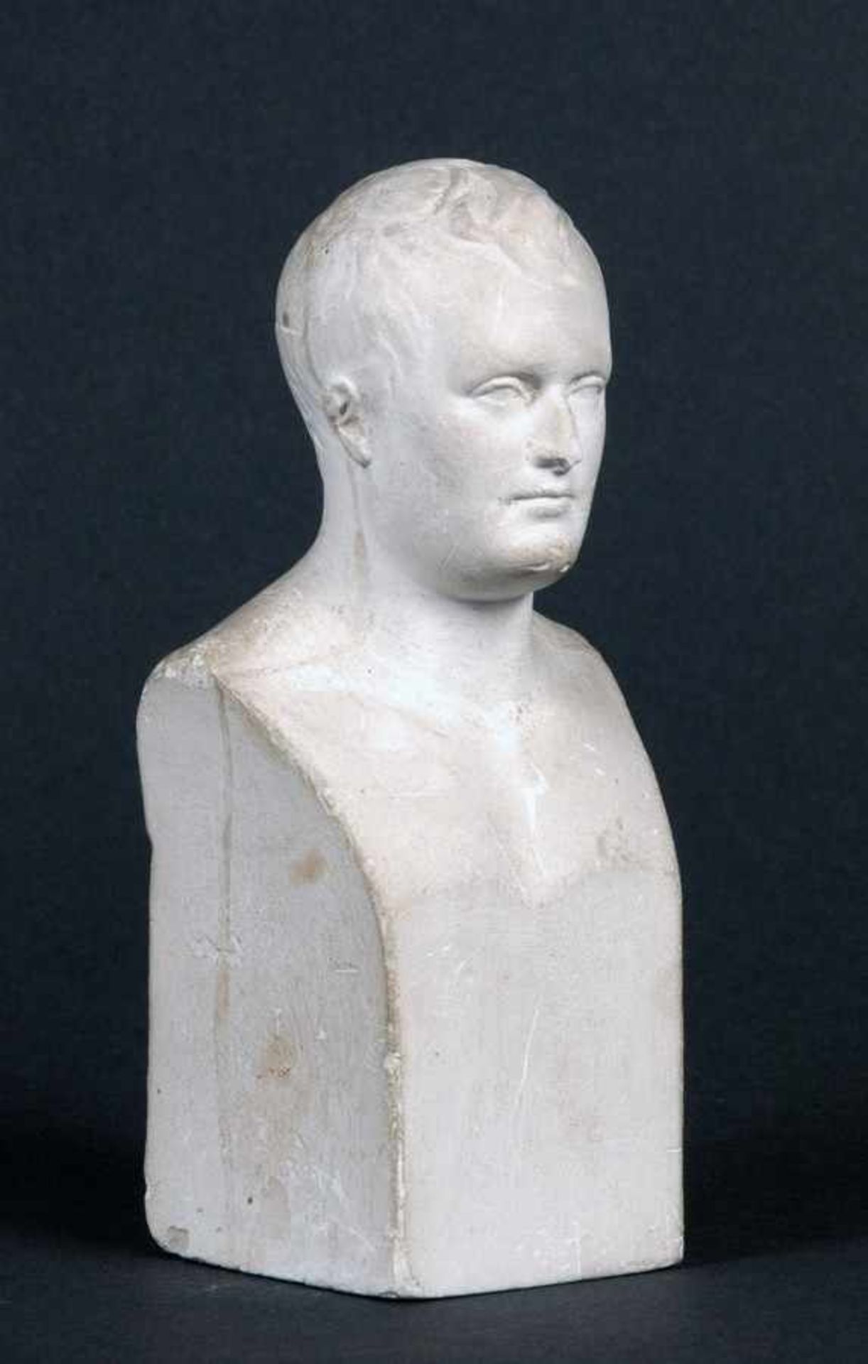 Leonhard Posch. Napoleon Bonaparte. Porträtbüste, Gips. 1814. 11,4 : 4,5 : 4,0 cm. Signiert. - Image 3 of 4