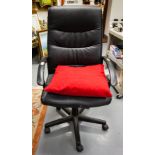 BLACK OFFICE SWIVEL CHAIR