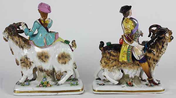 (lot of 2) Continental porcelain figural group after Meissen, each depicting a rider on horseback, - Image 2 of 3