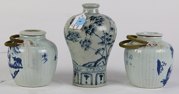 (lot o 3) Chinese underglaze blue porcelain, consisting of two ribbed teapots with figures; together - Image 3 of 6