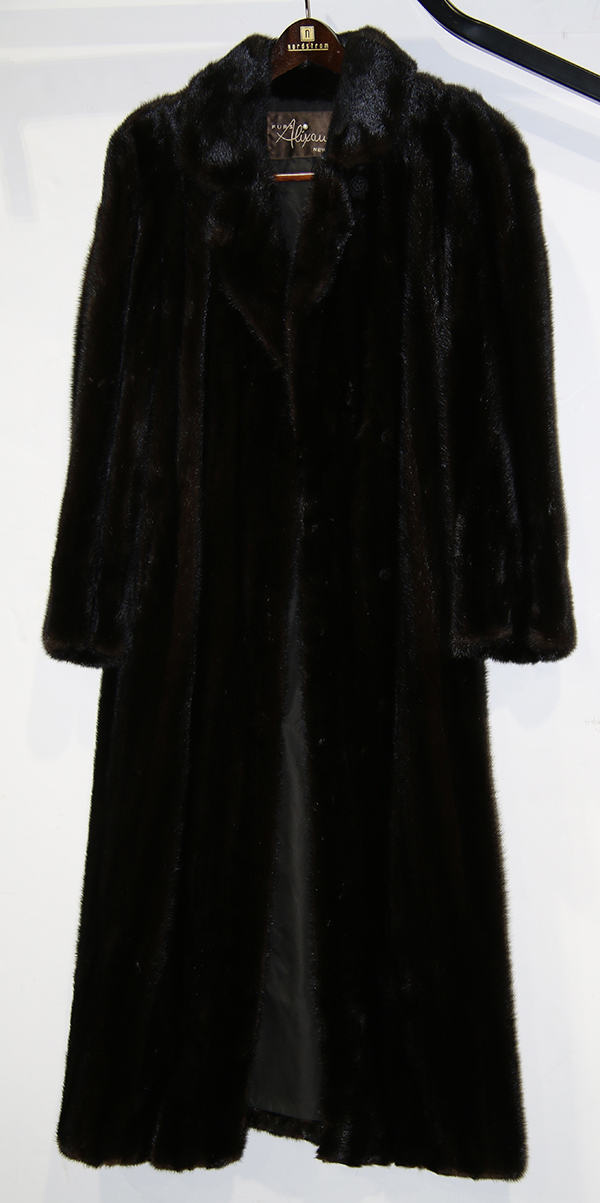 (lot of 2) Fur coat group, including one mink stroller retailed by Alixandre, New York, 48"l - Image 3 of 4