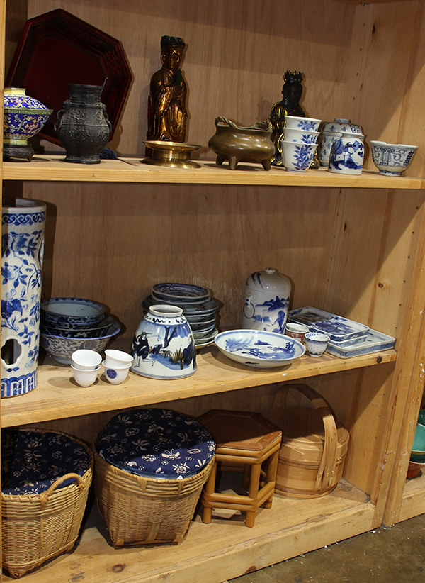 Three shelves of Chinese decorative art, including underglaze blue porcelain; bronze censer and