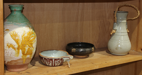 (lot of 11) Three shelves of Chinese ceramics, including a Cizhou type pillow and vases; a green and - Image 4 of 4