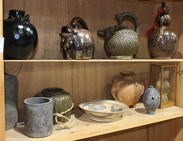 (lot of 11) Two shelves of Asian ceramics, mostly of jars and vases with a dark glaze, a slip - Image 2 of 2