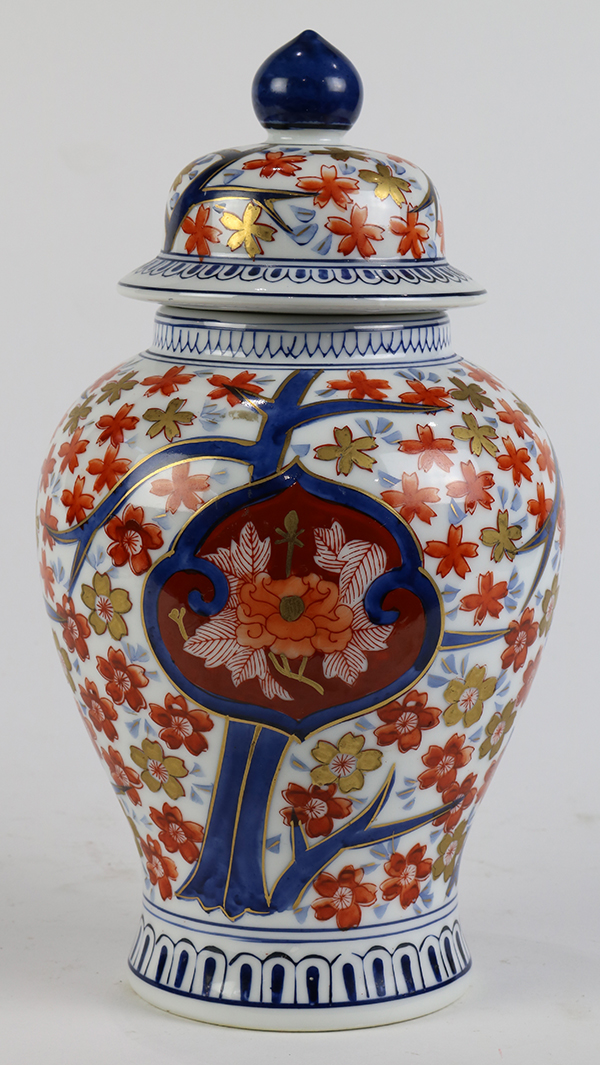 (lot of 3) One Imari style lidded jar, together with a pair of roof top tiles with horses in celadon - Image 6 of 10