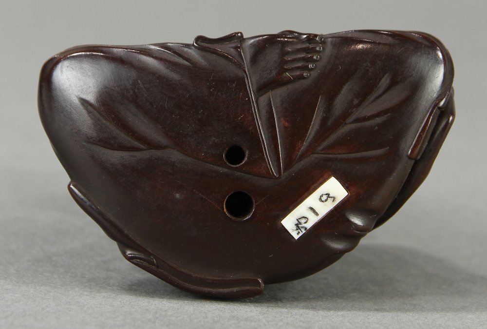 Japanese wood netsuke: featuring a 'Professional Sneezer', signed [Hidekazu], approx. 2.75"h - Image 5 of 8