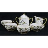 (lot of 6) Japanese Mitsu-boshi porcelain: consisting of four tea cups, creamer and sugar pot,