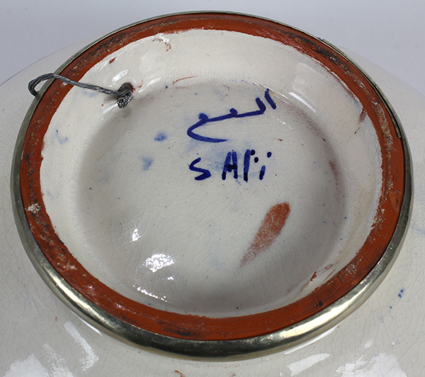 Indo-Persian polychrome decorated ceramic bowl, having a geometric border with a hand painted cobalt - Image 5 of 5