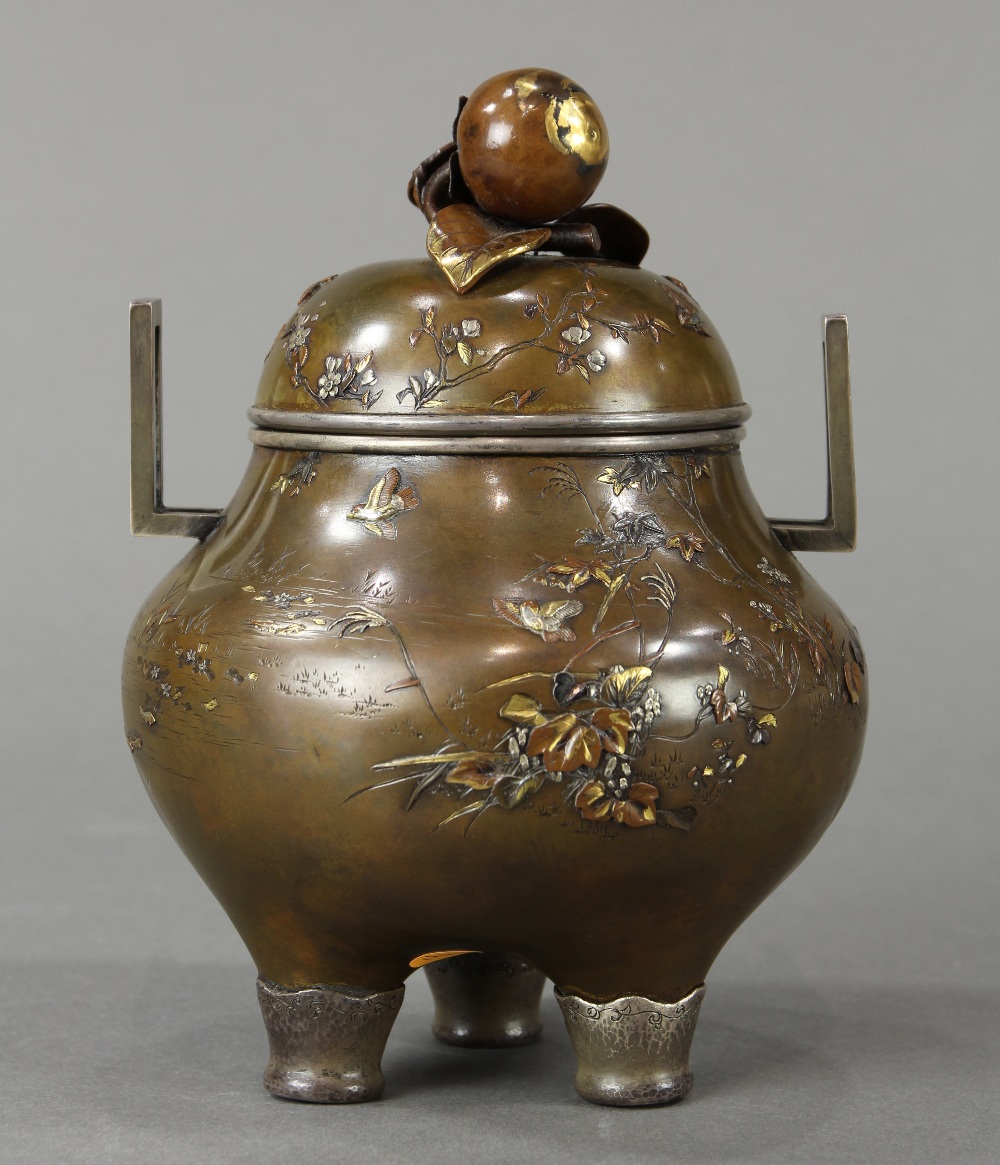Japanese bronze koro censer, Meiji period, made of patinated bronze and gilt with flowers and