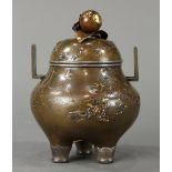 Japanese bronze koro censer, Meiji period, made of patinated bronze and gilt with flowers and