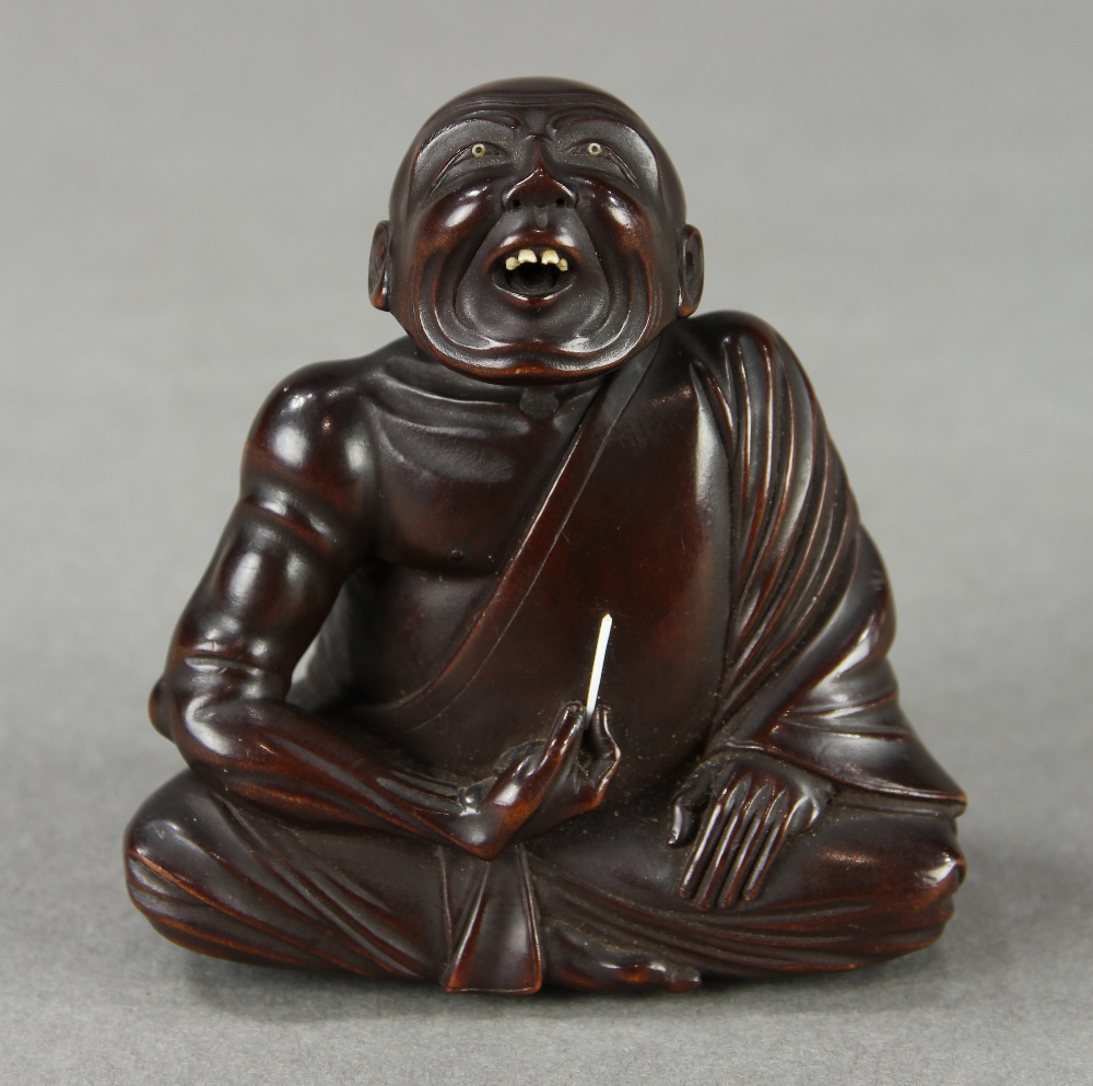 Japanese wood netsuke: featuring a 'Professional Sneezer', signed [Hidekazu], approx. 2.75"h - Image 7 of 8