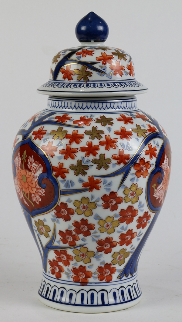 (lot of 3) One Imari style lidded jar, together with a pair of roof top tiles with horses in celadon - Image 8 of 10