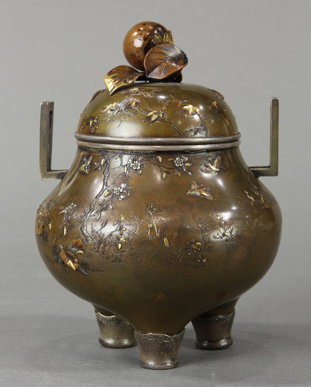 Japanese bronze koro censer, Meiji period, made of patinated bronze and gilt with flowers and - Image 3 of 10