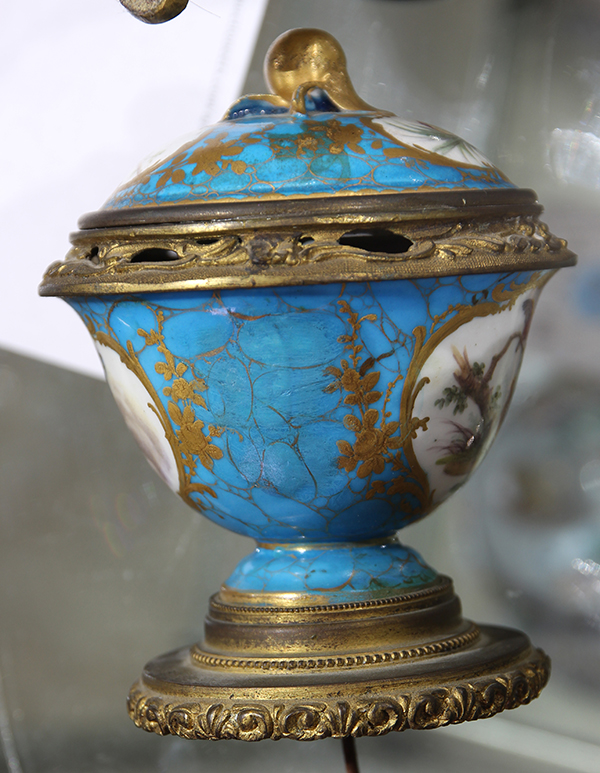 Pair of Sevres style cylindrical lidded urns, each having floral reserves and accented with gilt - Image 5 of 8