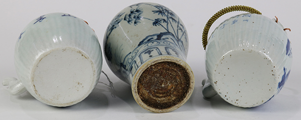 (lot o 3) Chinese underglaze blue porcelain, consisting of two ribbed teapots with figures; together - Image 6 of 6