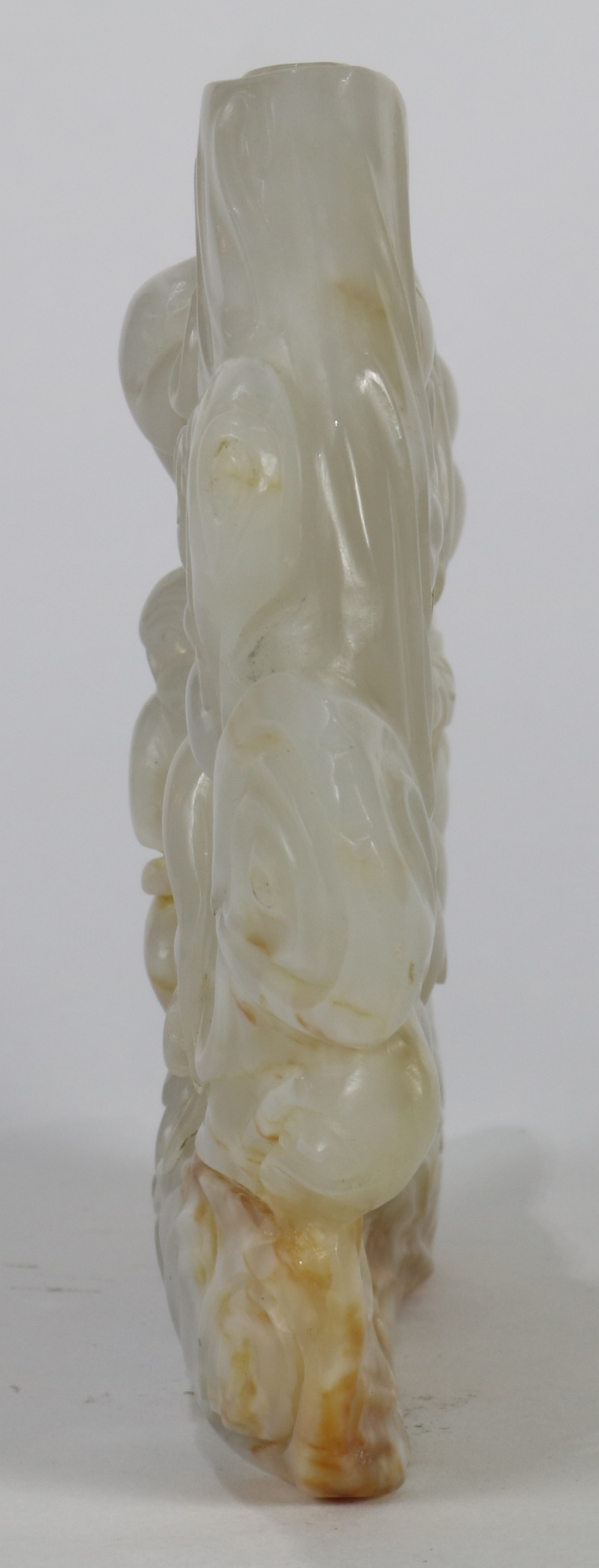 Chinese jade sculpture, a group of five monkeys with some climbing on a peach tree, the off-white - Image 2 of 5