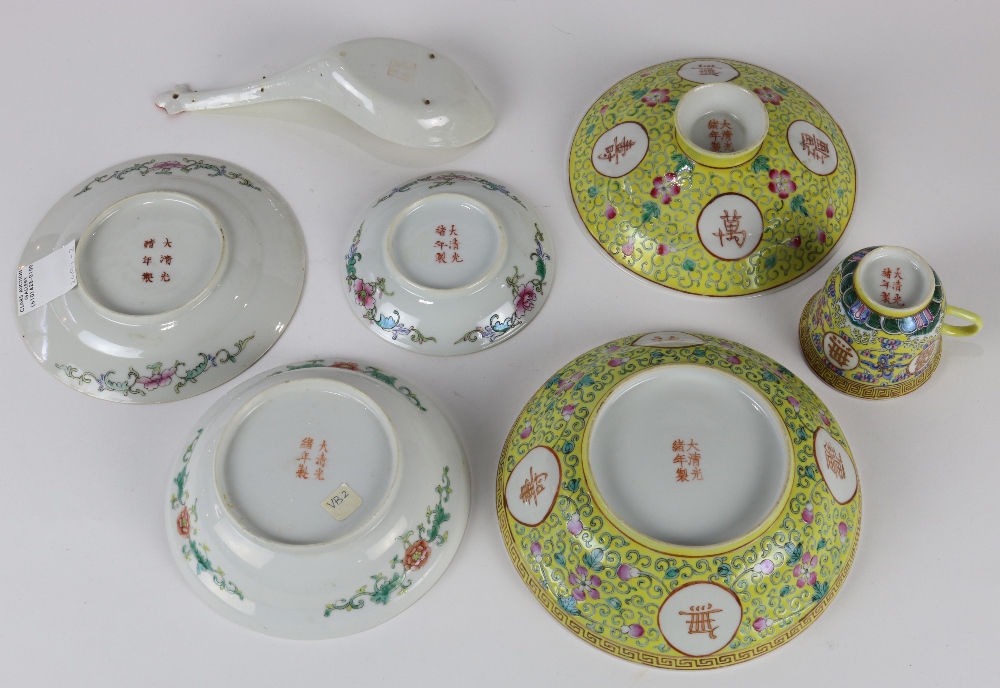 (lot of 12) Chinese associated group of Chinese porcelain, similarly on a yellow ground with the - Image 3 of 4