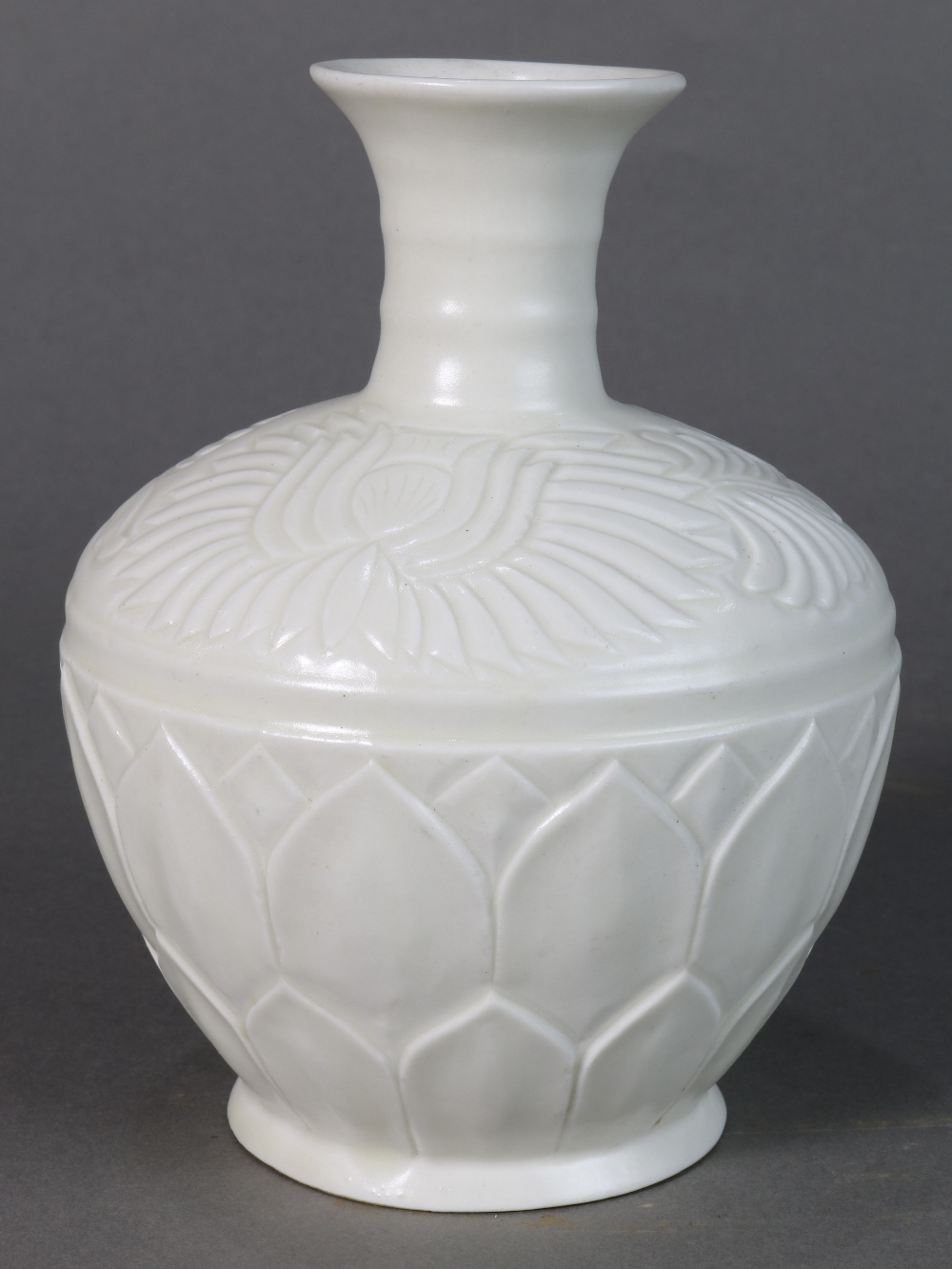 Chinese Ding-type ceramic vase, with a flared neck and a shoulder molded with stylized lotus - Image 4 of 6