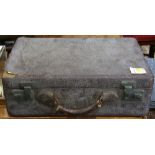 Ferguson & Grover women's vanity suitcase, consisting on 16 celluloid and bakelite articles,
