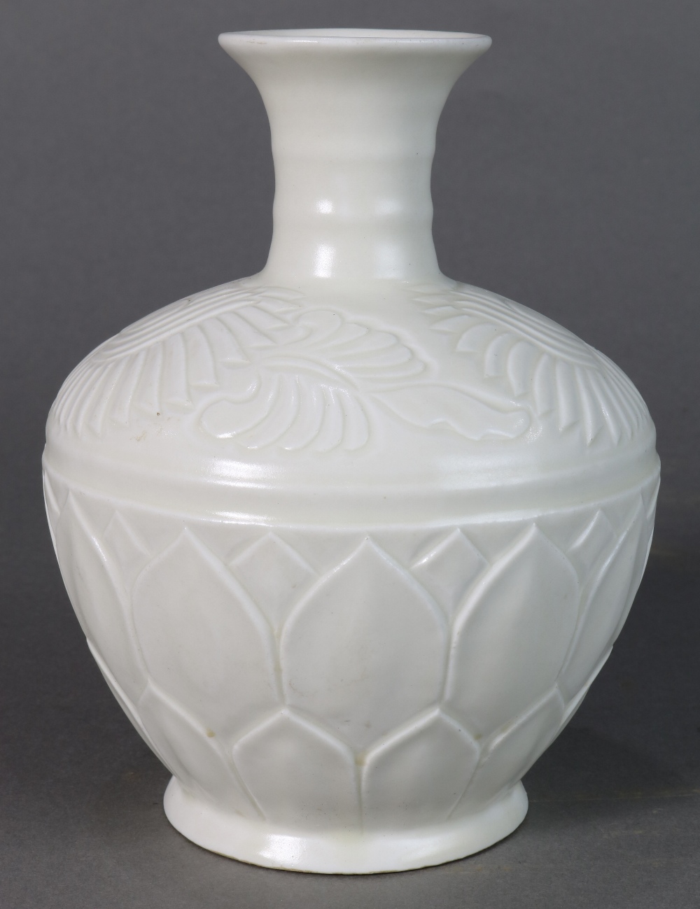 Chinese Ding-type ceramic vase, with a flared neck and a shoulder molded with stylized lotus - Image 3 of 6