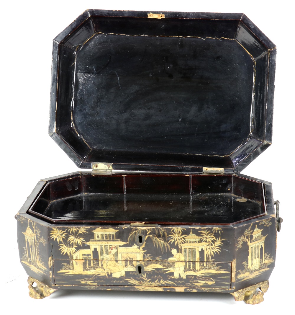 Chinese gilt lacquered export sewing box, of elongated octagonal form with a hinged lid top - Image 5 of 5