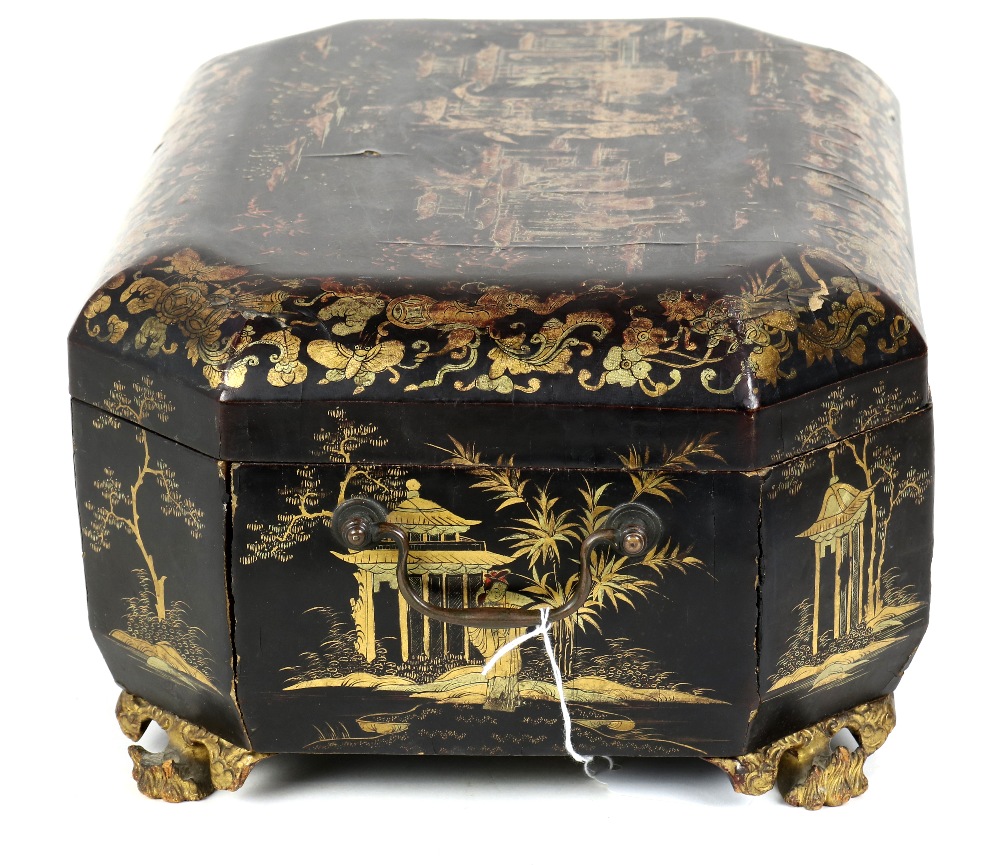 Chinese gilt lacquered export sewing box, of elongated octagonal form with a hinged lid top - Image 4 of 5