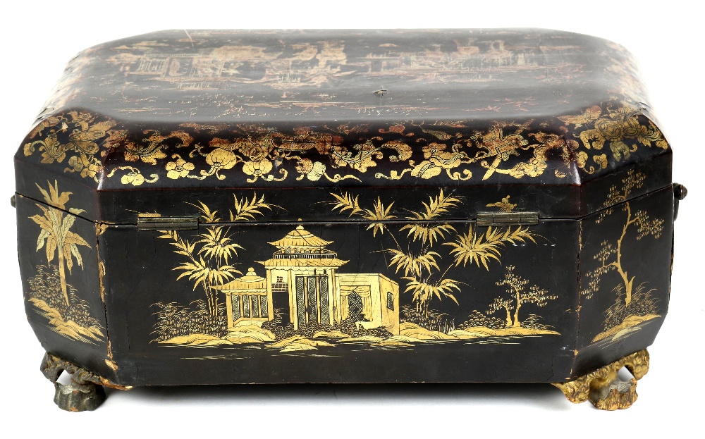 Chinese gilt lacquered export sewing box, of elongated octagonal form with a hinged lid top - Image 3 of 5