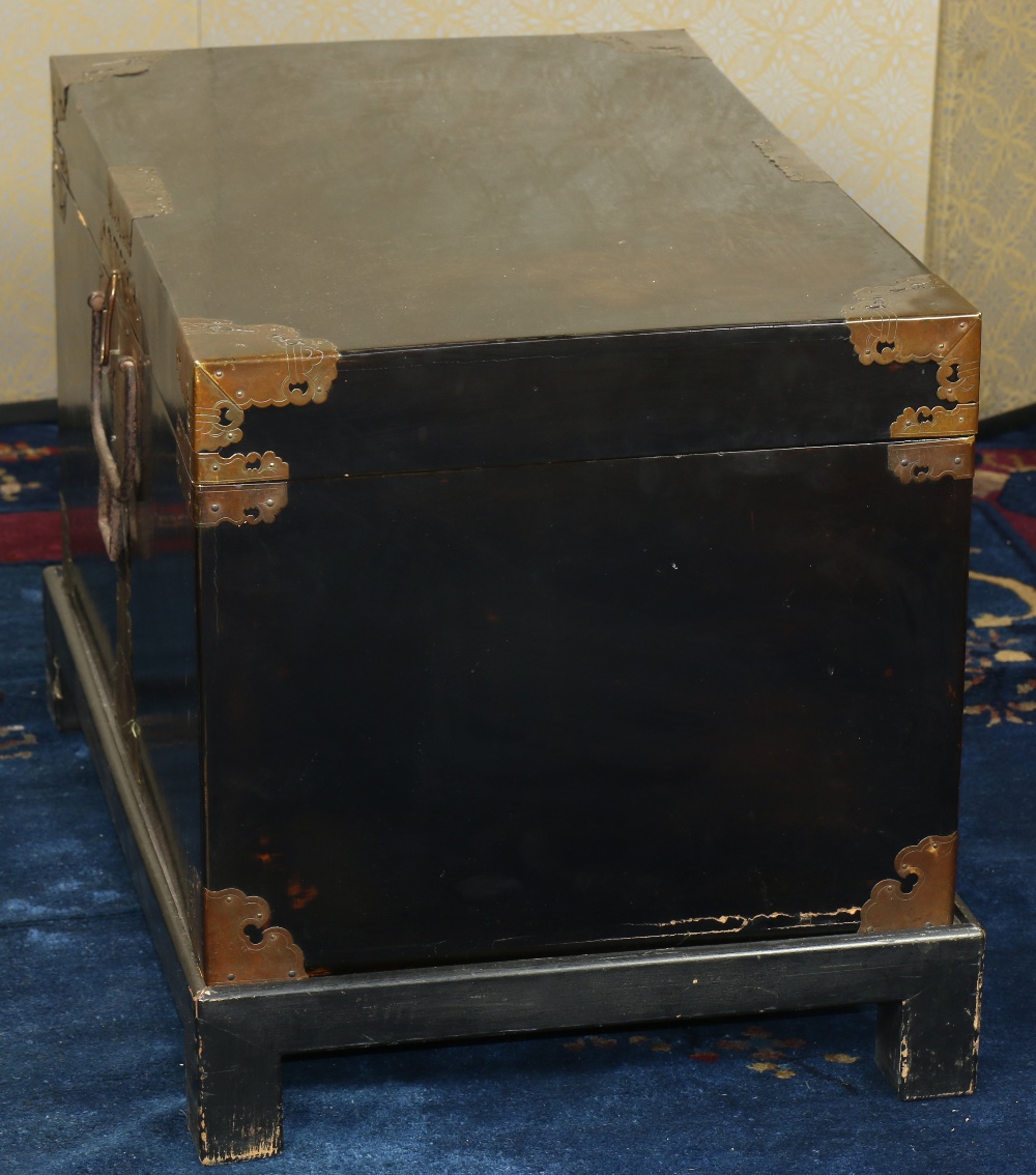 Japanese black lacquered trunk on stand, 19th century, with iron handle in front-back and copper - Image 2 of 2