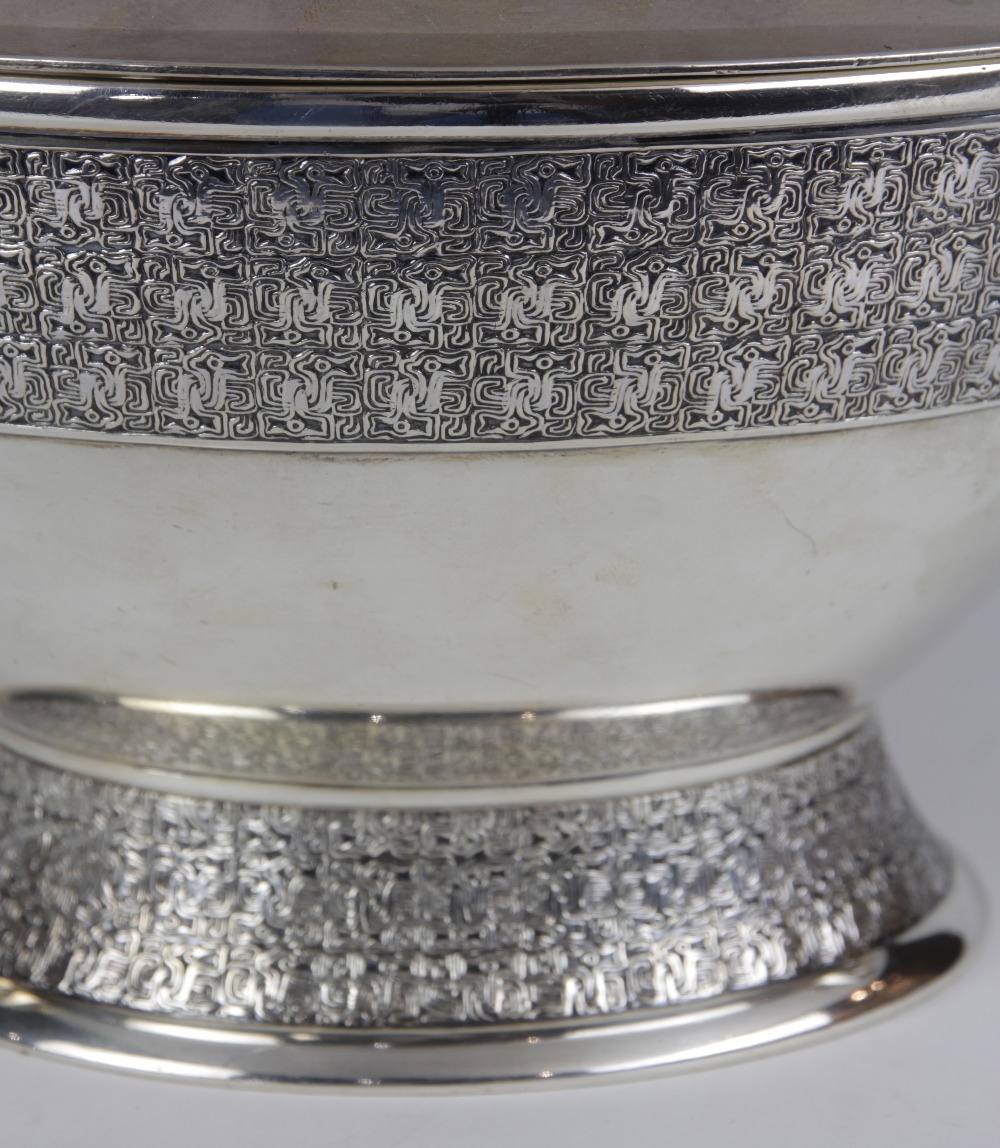 Tiffany & Co. sterling silver soup tureen and cover, with lobed loop handle to lid and to either - Image 3 of 4