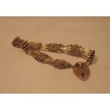 A 9ct gold gate bracelet, approx. weight 9g