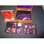 2 vintage jewellery boxes and contents of costume jewellery to include art deco brooches