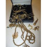 A quantity of yellow metal jewellery items, approx weight 61g